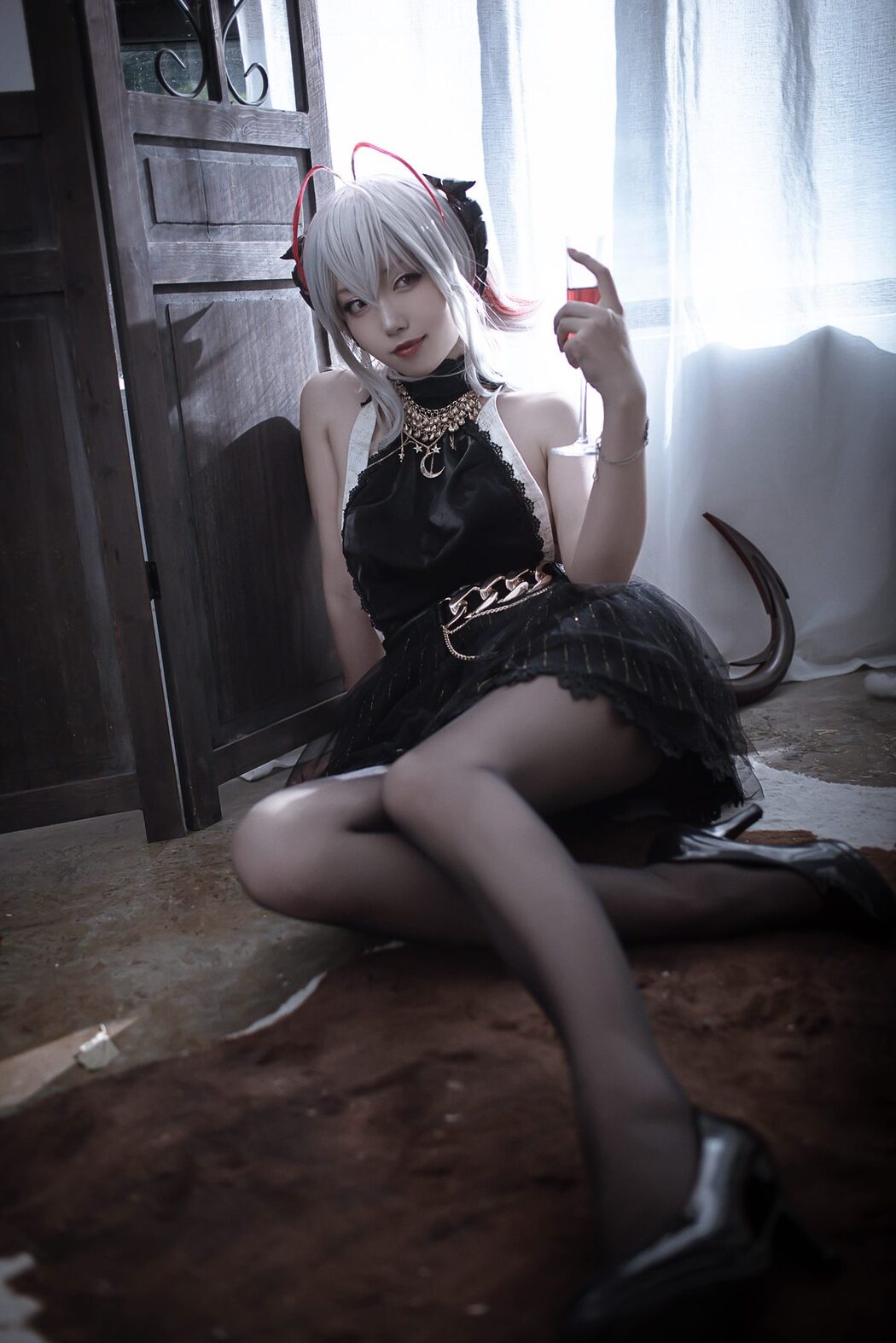 Coser@切切Celia – 明日方舟 W 礼服