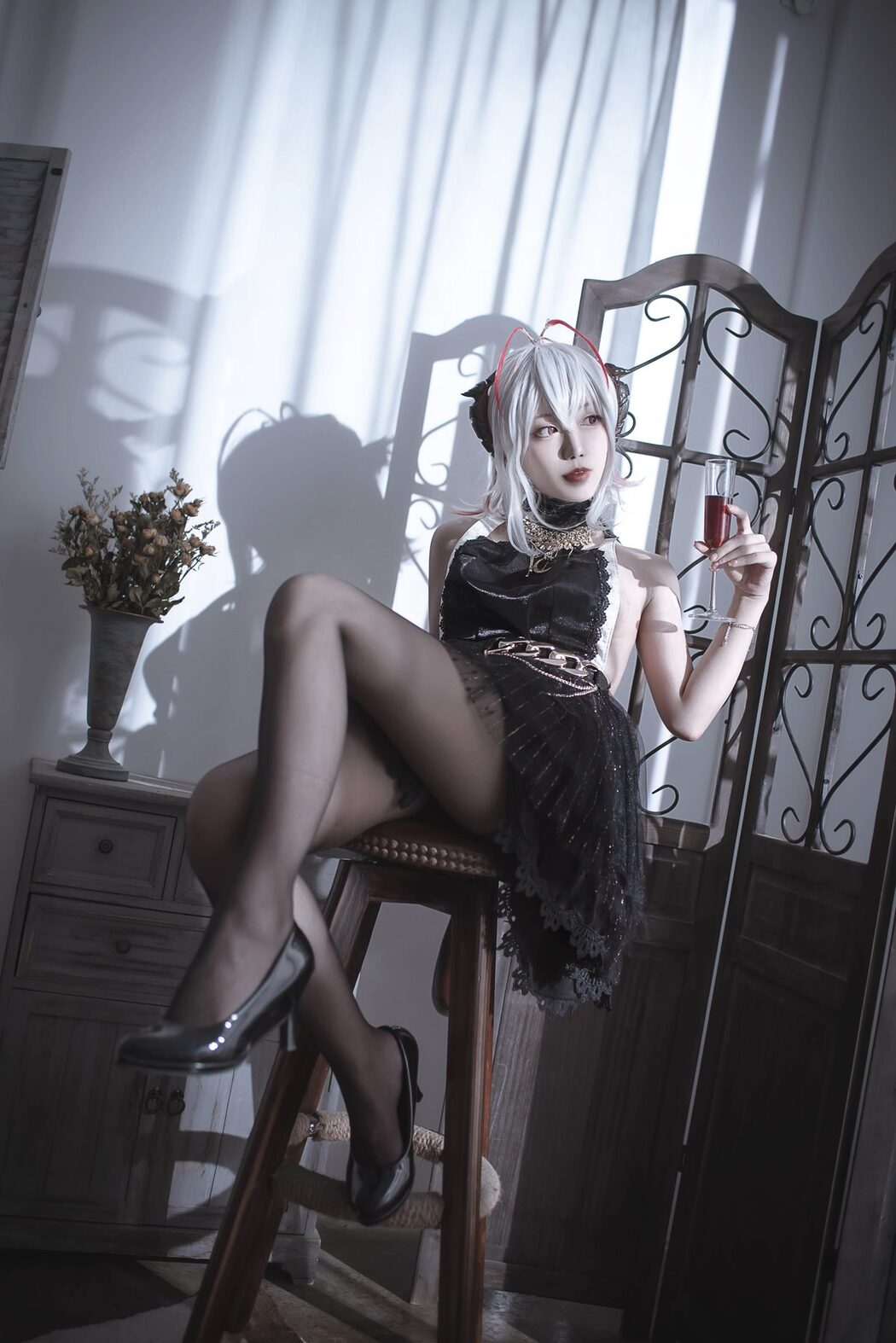 Coser@切切Celia – 明日方舟 W 礼服