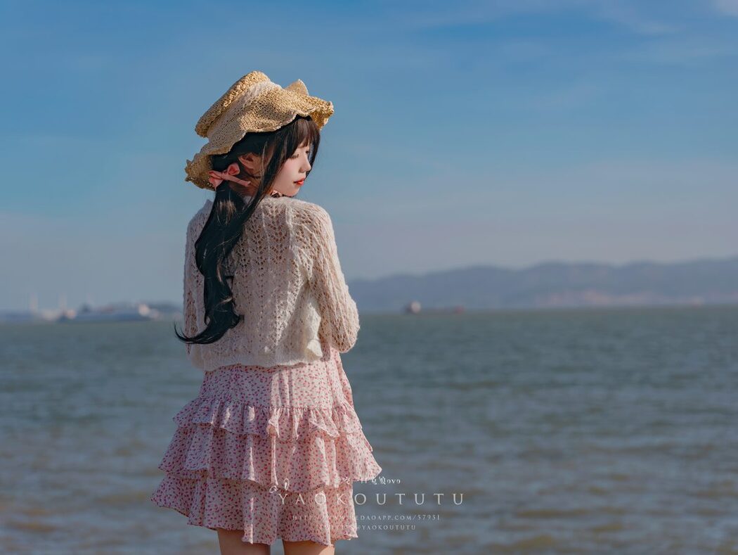 Coser@黏黏团子兔 – 邻家小妹And日不落