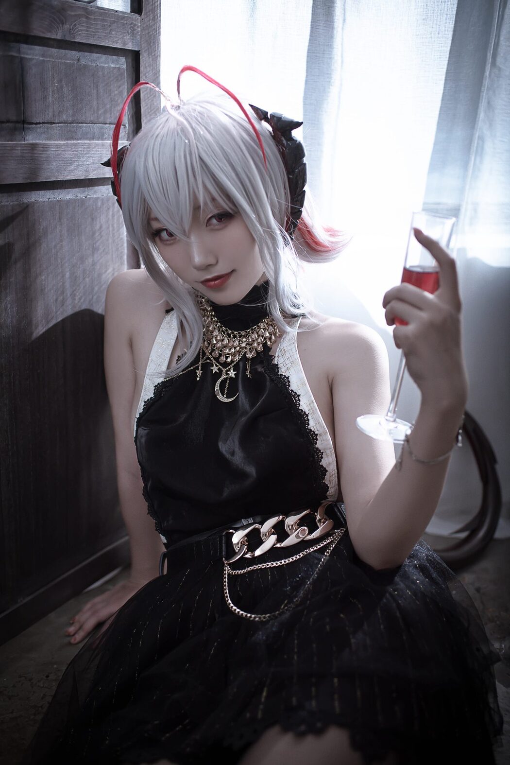 Coser@切切Celia – 明日方舟 W 礼服