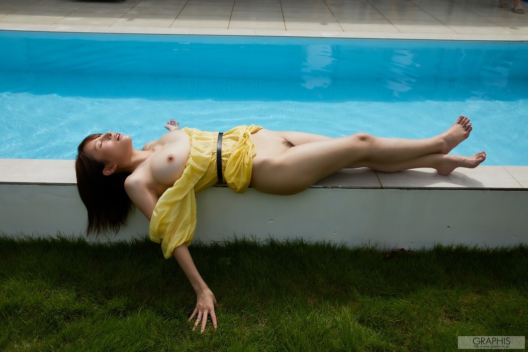 Mayuki Ito 伊藤舞雪, [Graphis] Gals &#8220;MORE&#8221; Vol.01