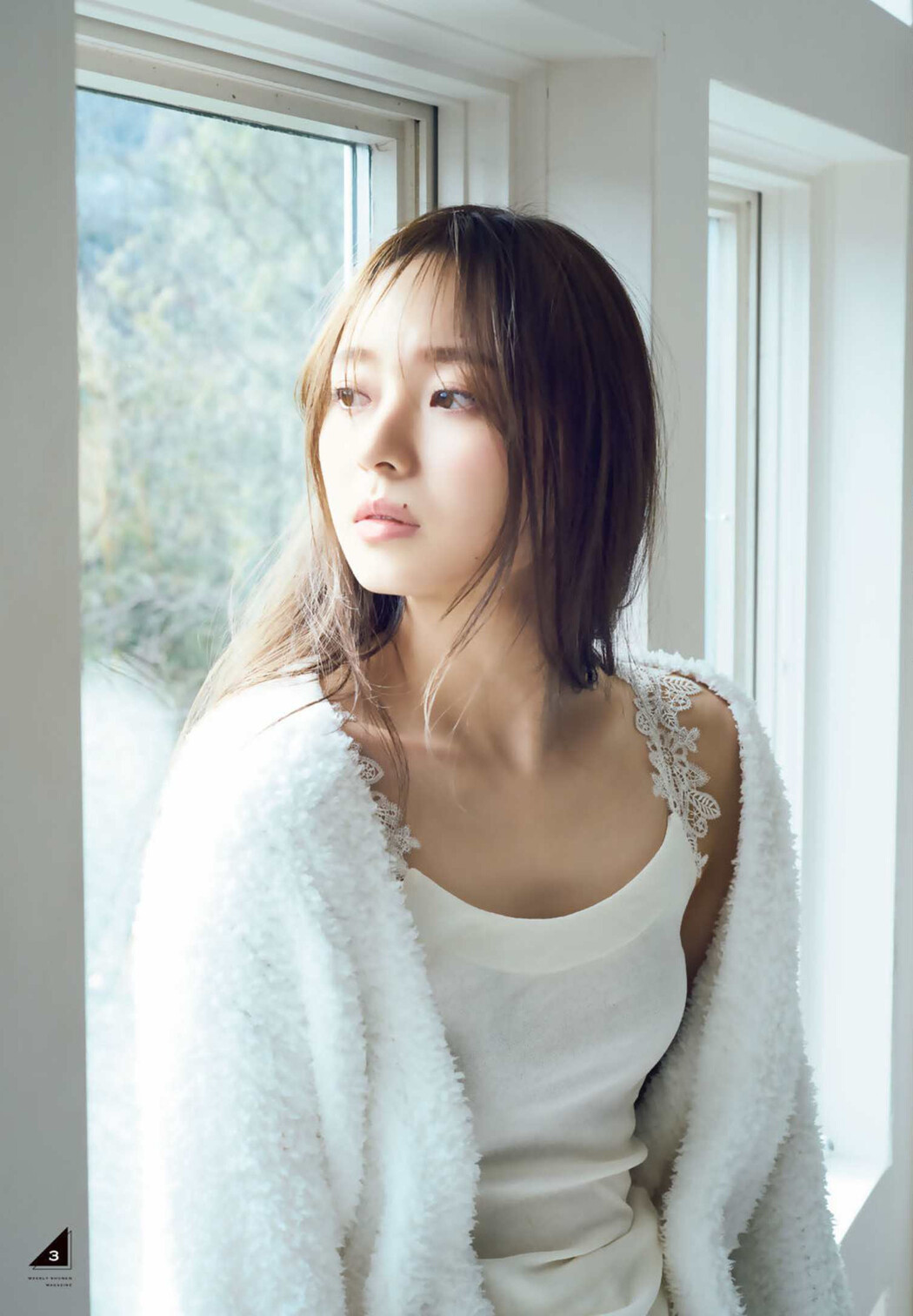 Minami Umezawa 梅澤美波, Shonen Magazine 2022 No.15 (週刊少年マガジン 2022年15号)