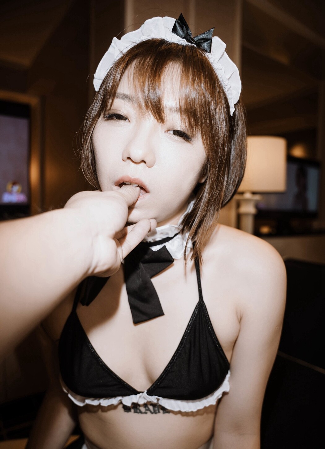 JVID精品 四点全开单点性玩物美尻钟点女仆 玩具 束缚 性玩物 丝袜淫穴爆表 Set.01