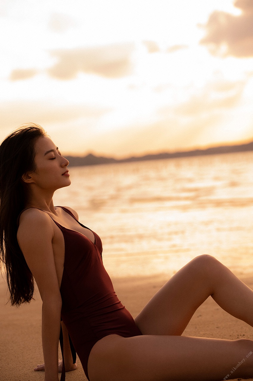 Riho Takada 高田里穂, [WPB-net] ひかり輝く時間の中で Set.01