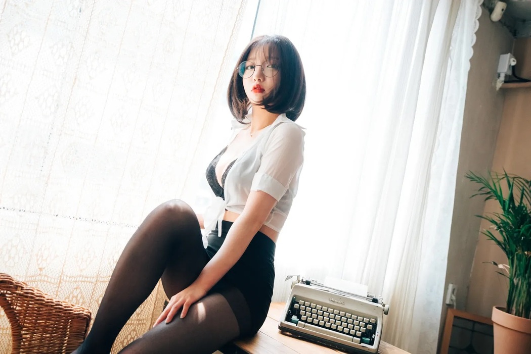 Son Yeeun 손예은, [LOOZY] Officegirl&#8217;s Vacation Vol.01