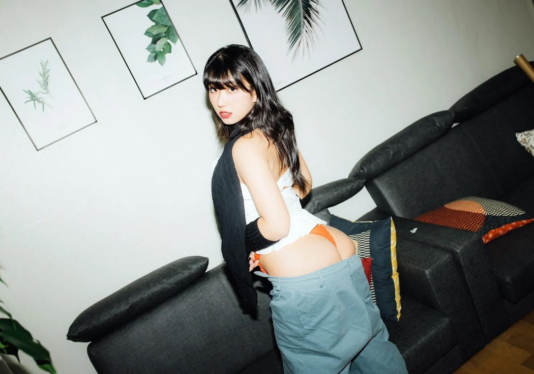 Ji-Eun Lim 임지은, [Moon Night Snap] Weirdness