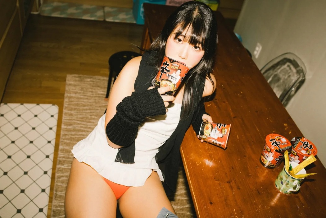 Ji-Eun Lim 임지은, [Moon Night Snap] Weirdness