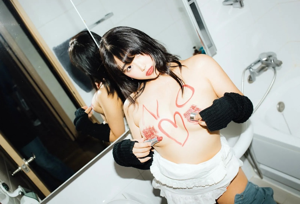 Ji-Eun Lim 임지은, [Moon Night Snap] Weirdness