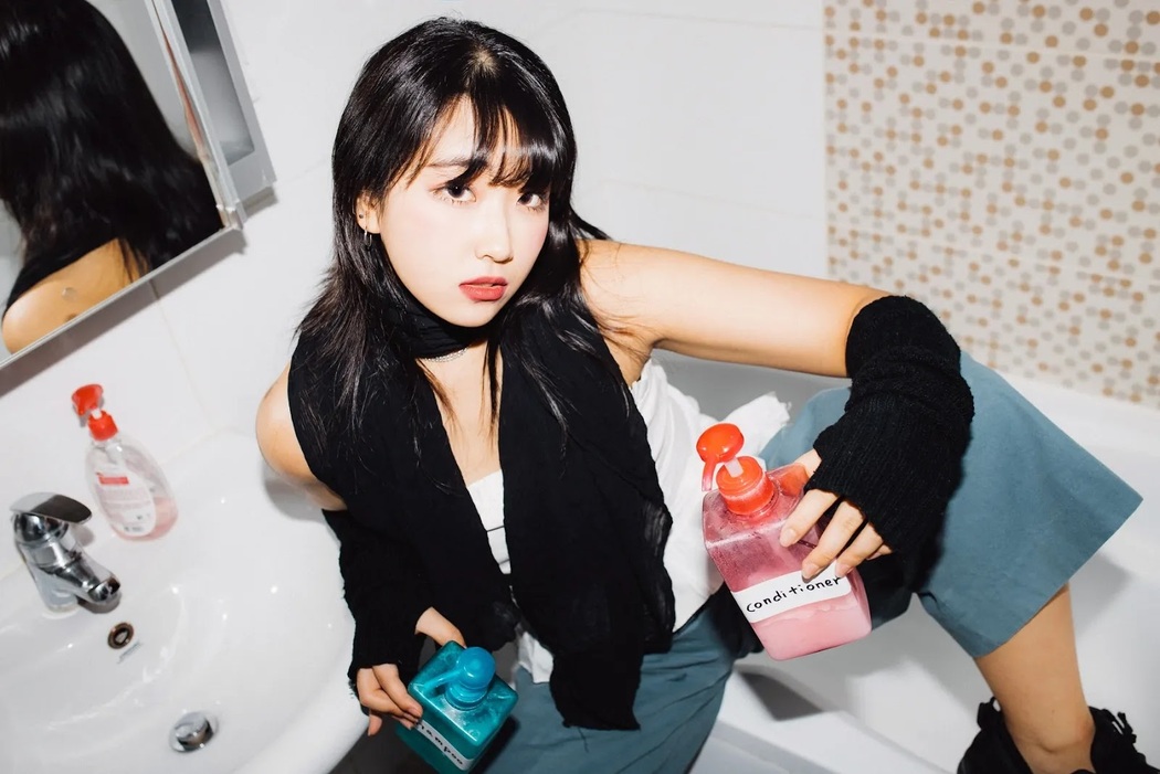 Ji-Eun Lim 임지은, [Moon Night Snap] Weirdness