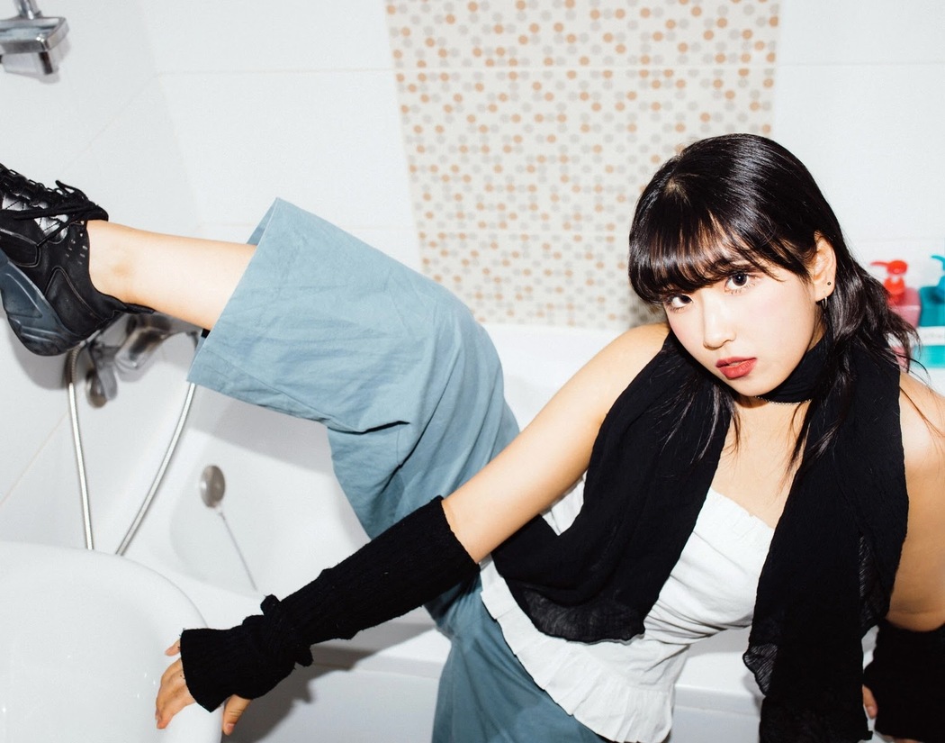 Ji-Eun Lim 임지은, [Moon Night Snap] Weirdness Cover Photo