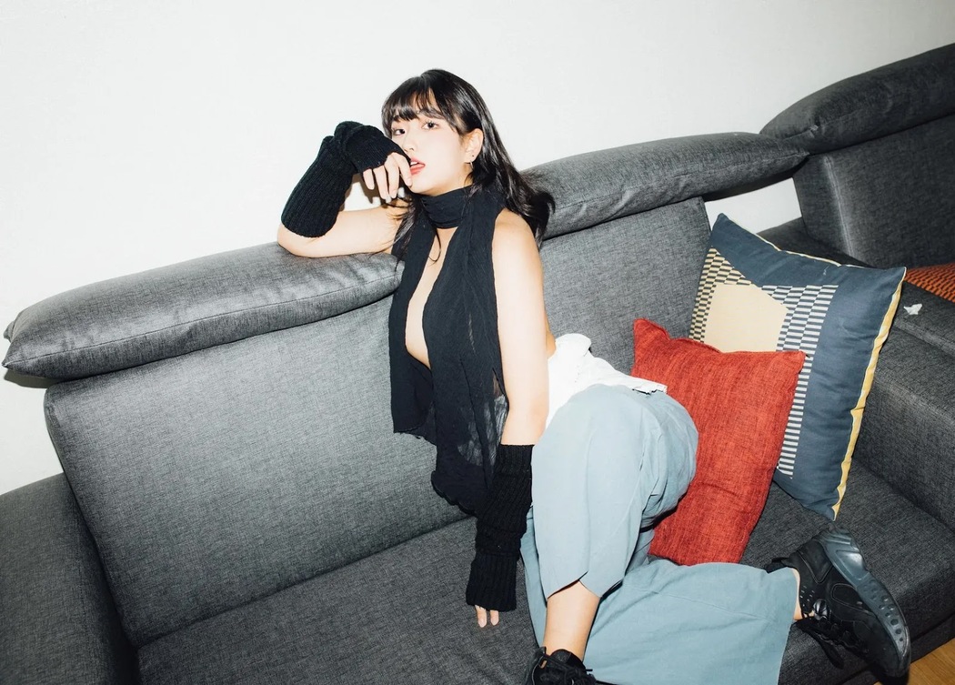 Ji-Eun Lim 임지은, [Moon Night Snap] Weirdness