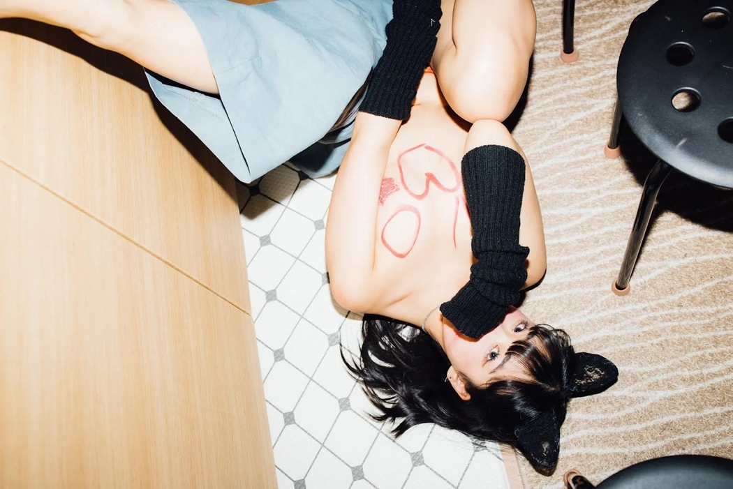 Ji-Eun Lim 임지은, [Moon Night Snap] Weirdness