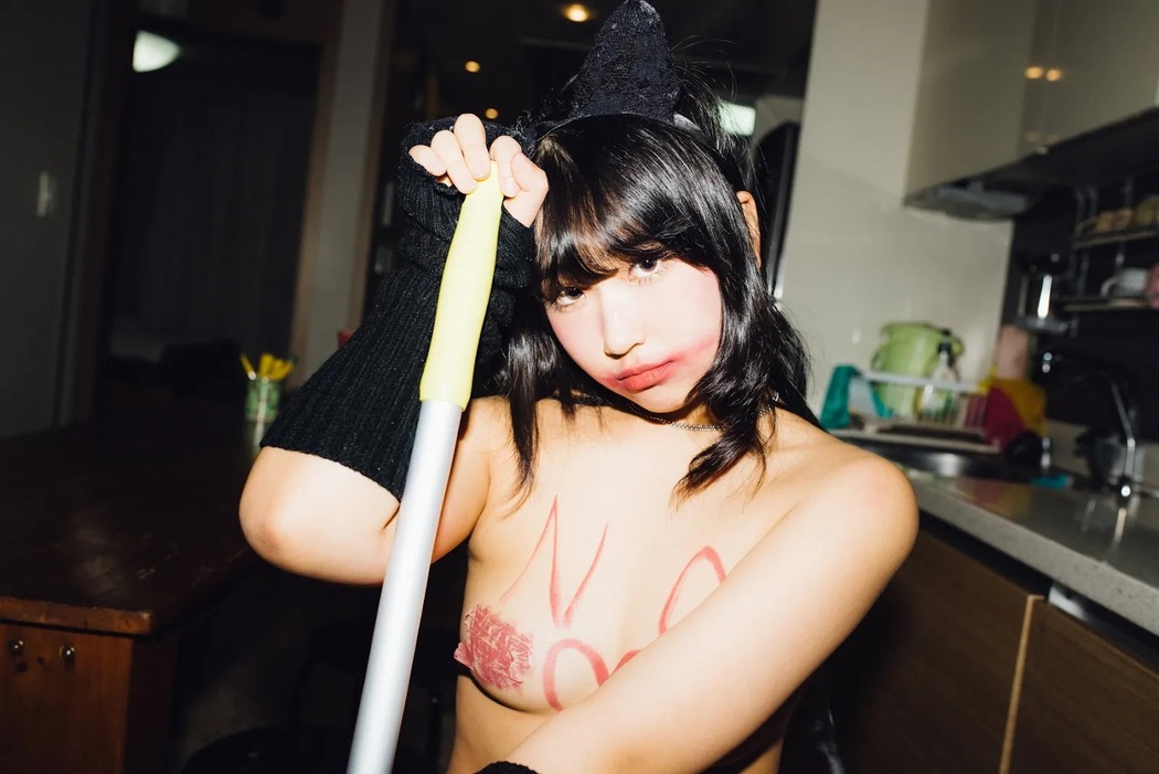 Ji-Eun Lim 임지은, [Moon Night Snap] Weirdness