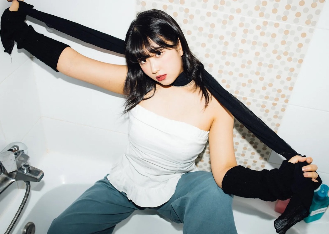 Ji-Eun Lim 임지은, [Moon Night Snap] Weirdness