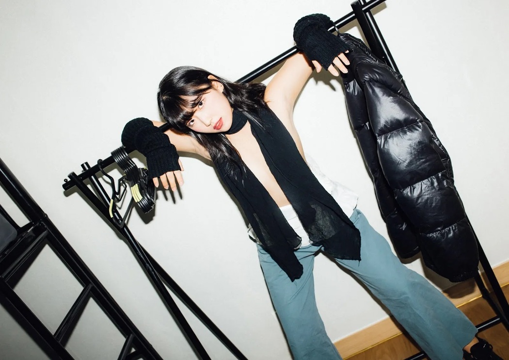 Ji-Eun Lim 임지은, [Moon Night Snap] Weirdness