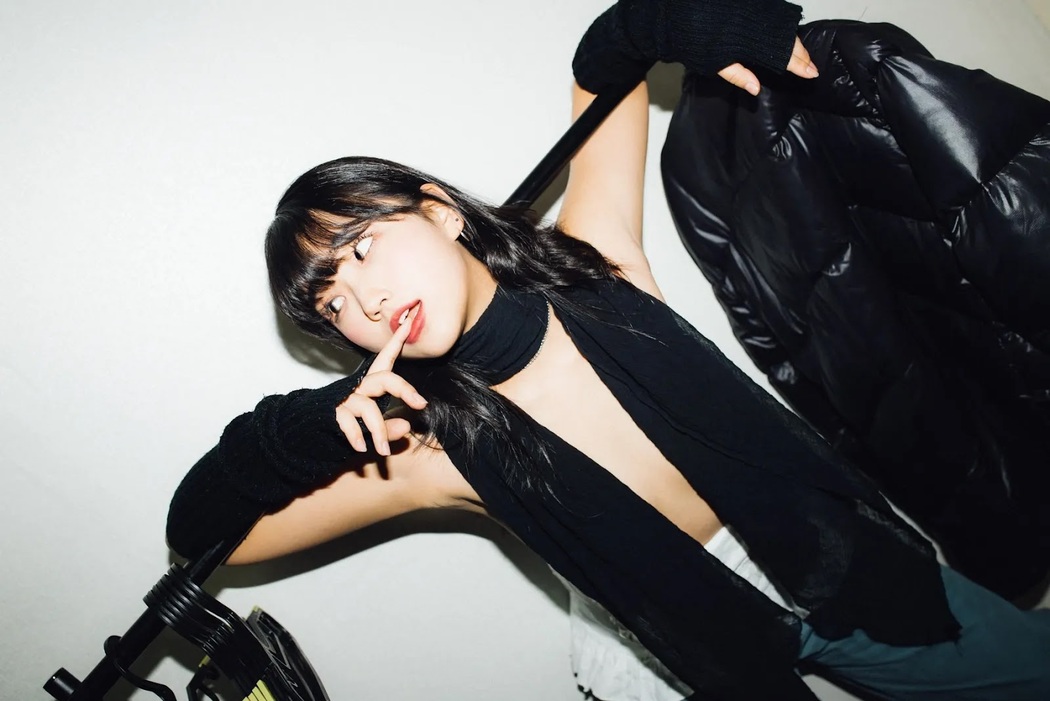 Ji-Eun Lim 임지은, [Moon Night Snap] Weirdness