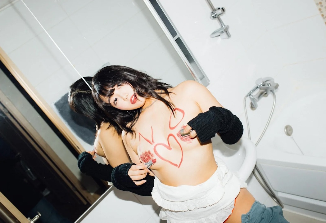 Ji-Eun Lim 임지은, [Moon Night Snap] Weirdness