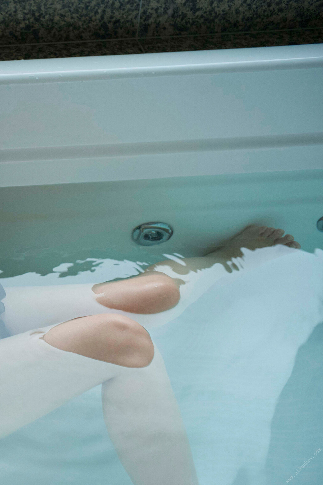 Miu Nakamura 仲村美海, ＦＲＩＤＡＹデジタル写真集 艶めくお姉さん Set.01