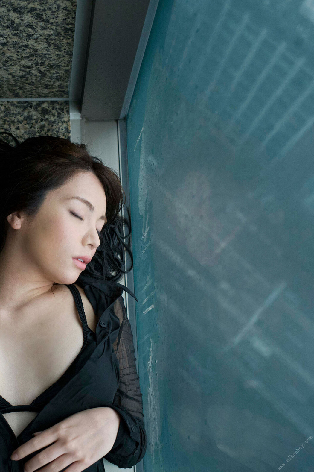 Miu Nakamura 仲村美海, ＦＲＩＤＡＹデジタル写真集 艶めくお姉さん Set.01