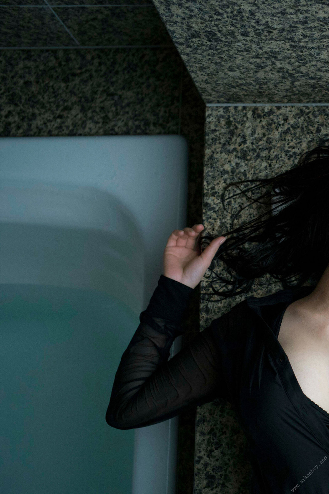 Miu Nakamura 仲村美海, ＦＲＩＤＡＹデジタル写真集 艶めくお姉さん Set.01