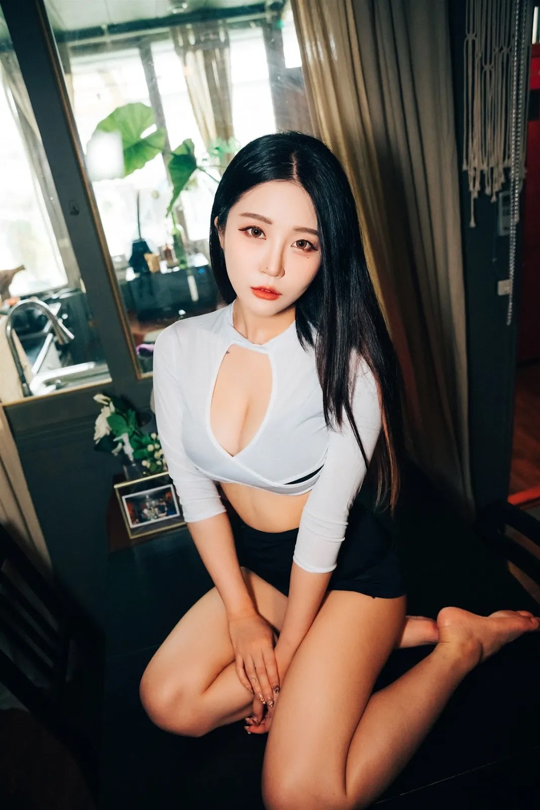 Jeong Bomi 정보미, [LOOZY] Roomate Set.01 Cover Photo