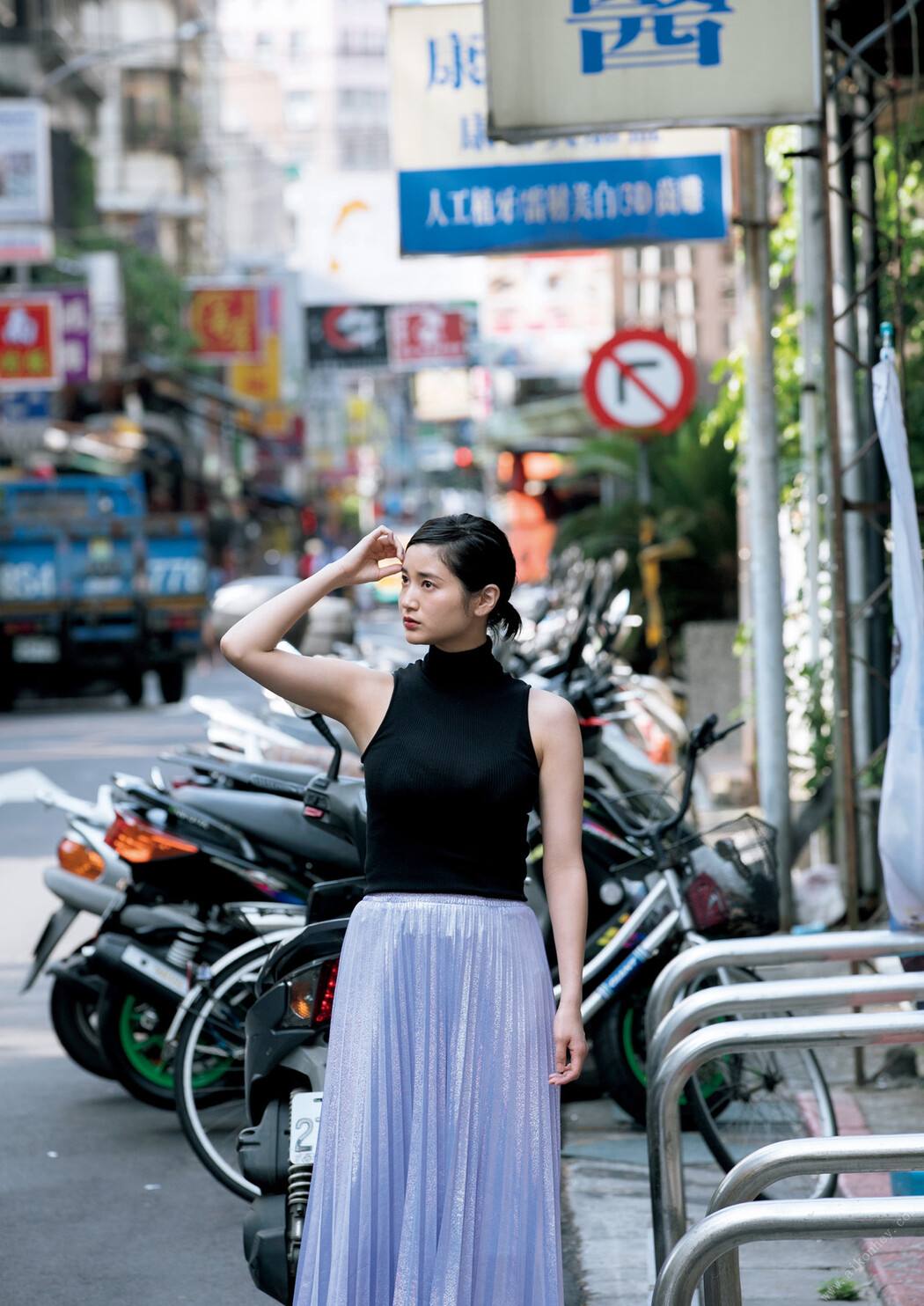 Arisa Deguchi 出口亜梨沙, ファースト写真集 『 EXIT 』 Set.02
