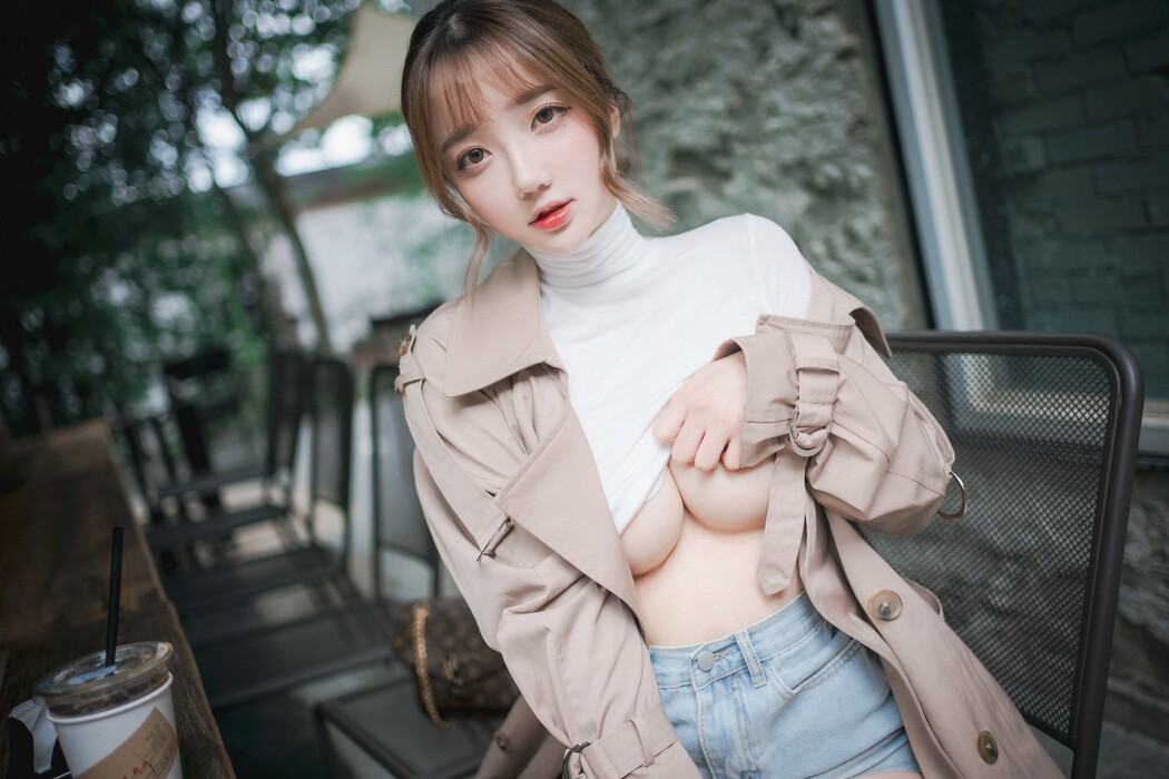 Son Yeeun 손예은, [LOOZY] A Snap of Intimacy Set.01