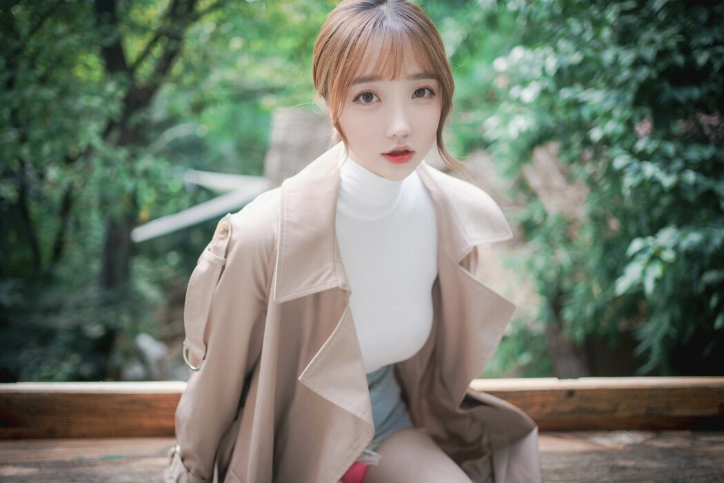 Son Yeeun 손예은, [LOOZY] A Snap of Intimacy Set.01 Cover Photo