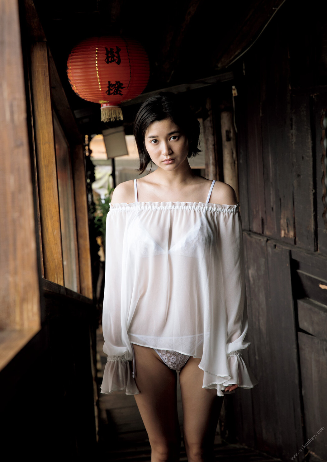 Arisa Deguchi 出口亜梨沙, ファースト写真集 『 EXIT 』 Set.01