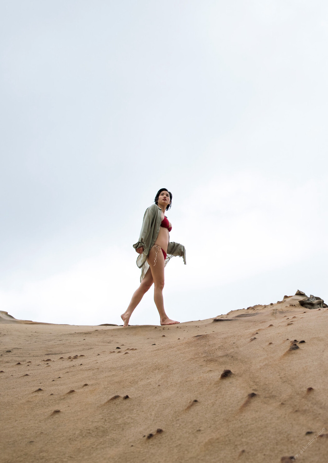 Arisa Deguchi 出口亜梨沙, ファースト写真集 『 EXIT 』 Set.01