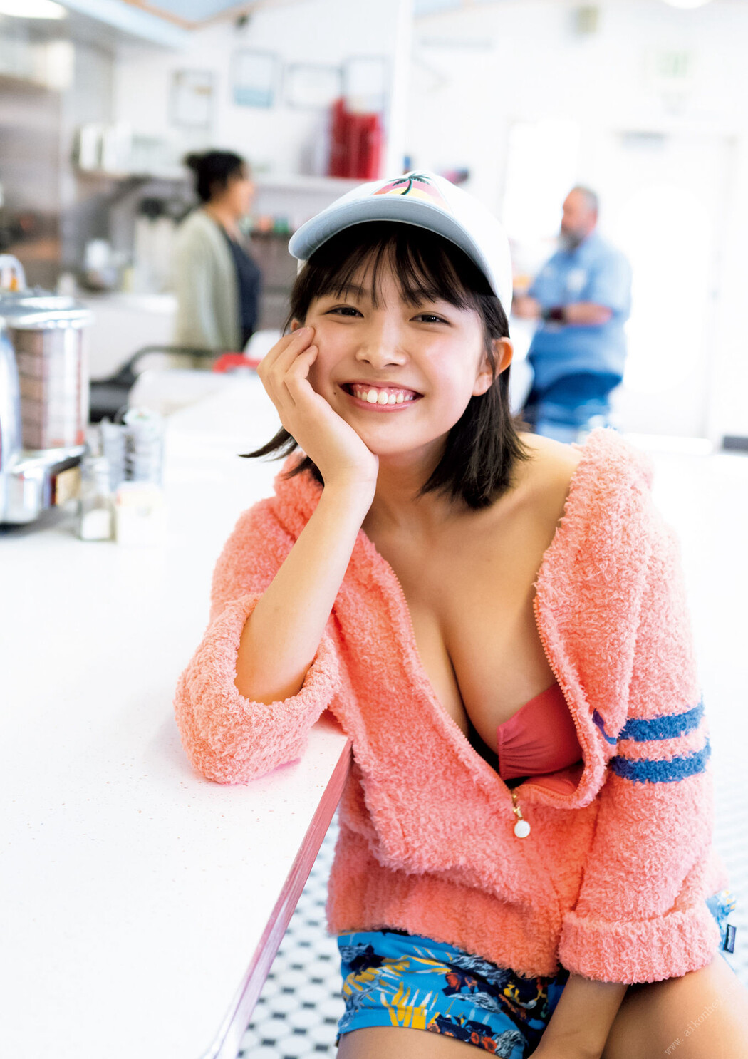 Rio Teramoto 寺本莉緒, 1st寫真集：CURIOSITY Set.04 Cover Photo