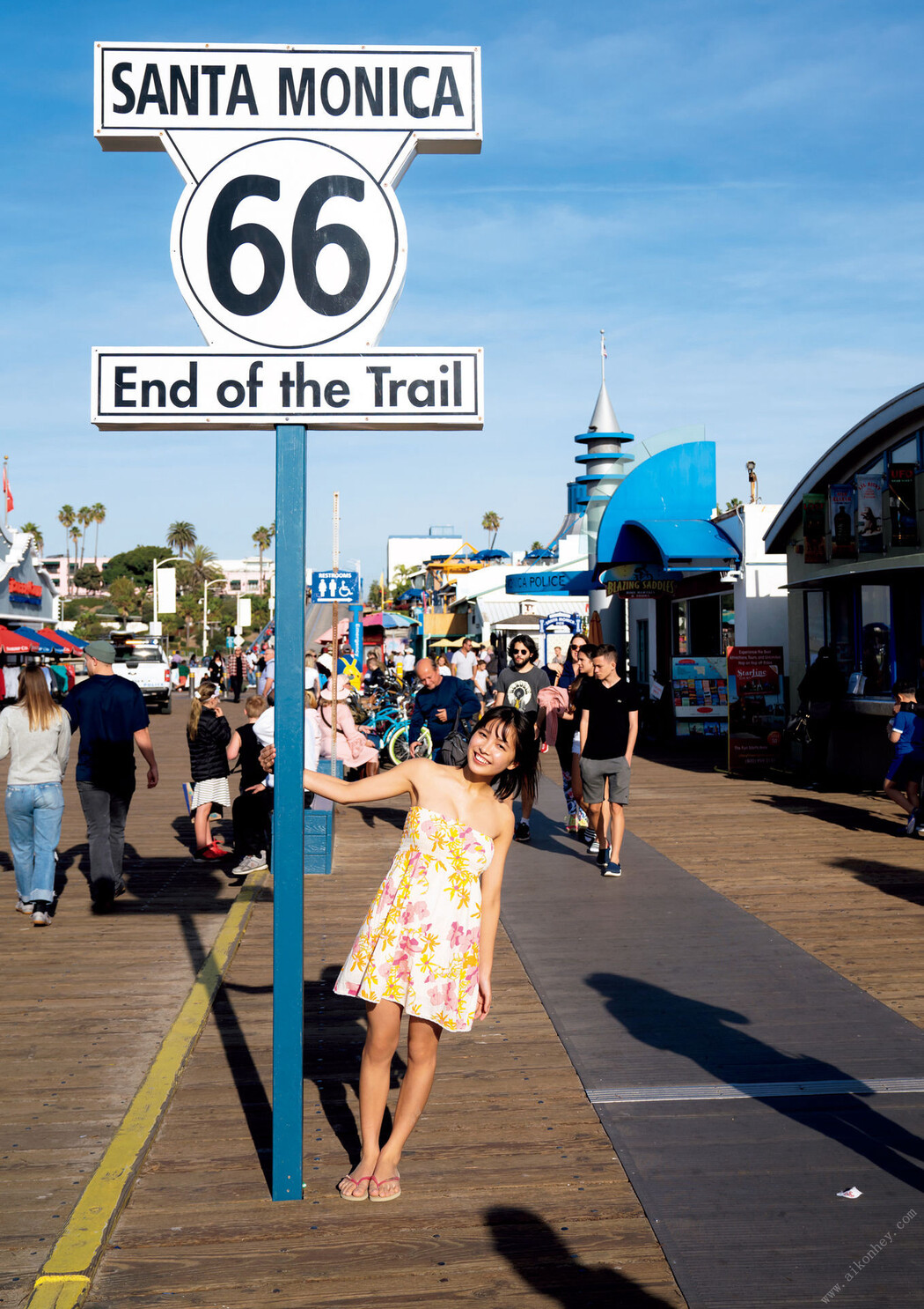 Rio Teramoto 寺本莉緒, 1st寫真集：CURIOSITY Set.01