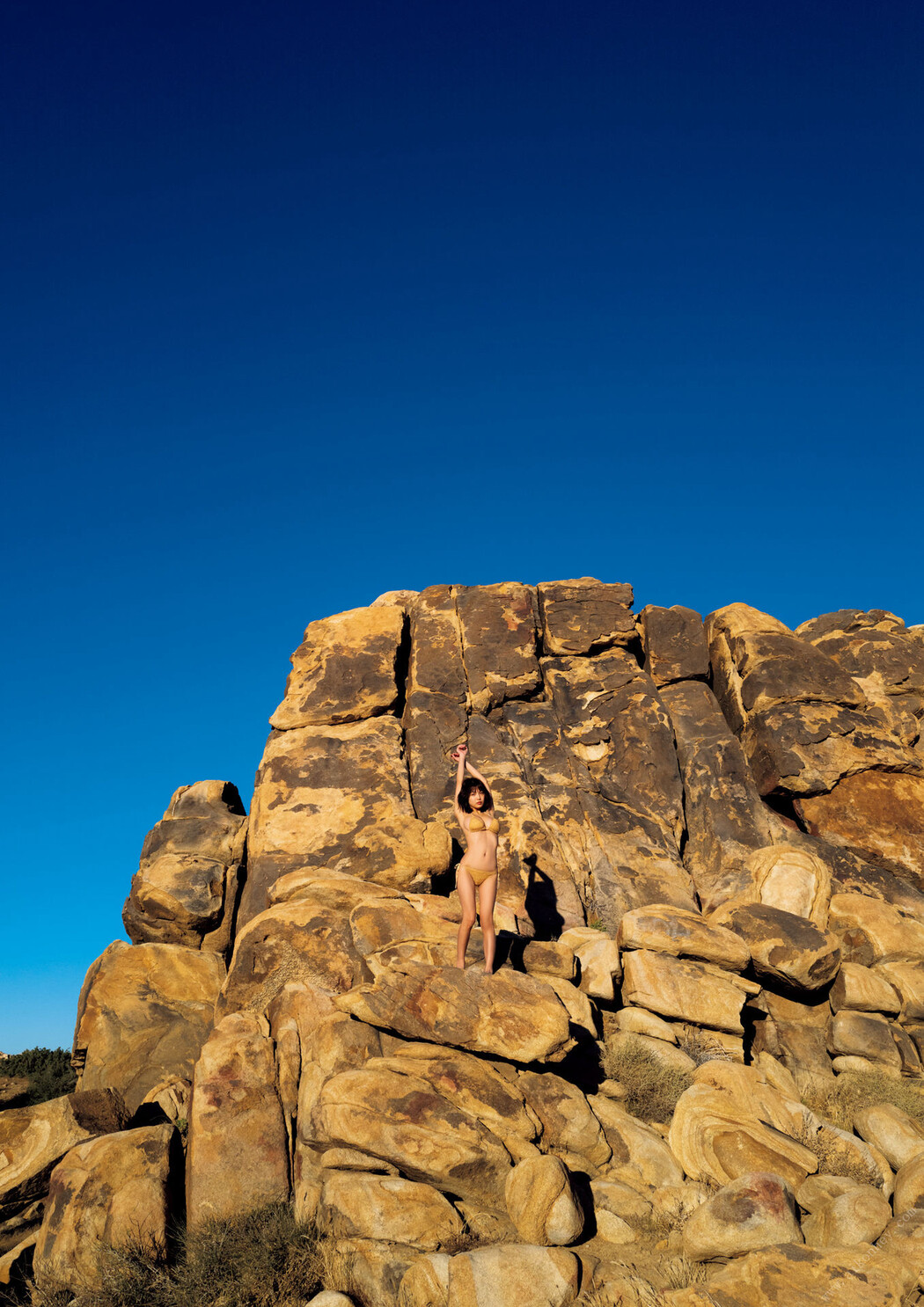 Rio Teramoto 寺本莉緒, 1st寫真集：CURIOSITY Set.01