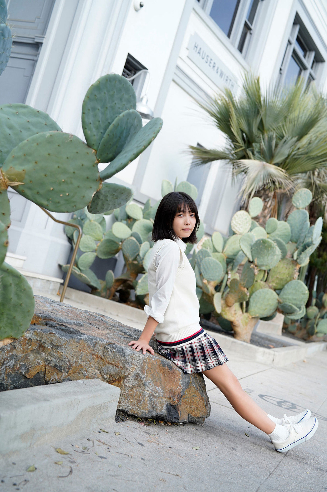 Rio Teramoto 寺本莉緒, 1st寫真集：CURIOSITY Set.02