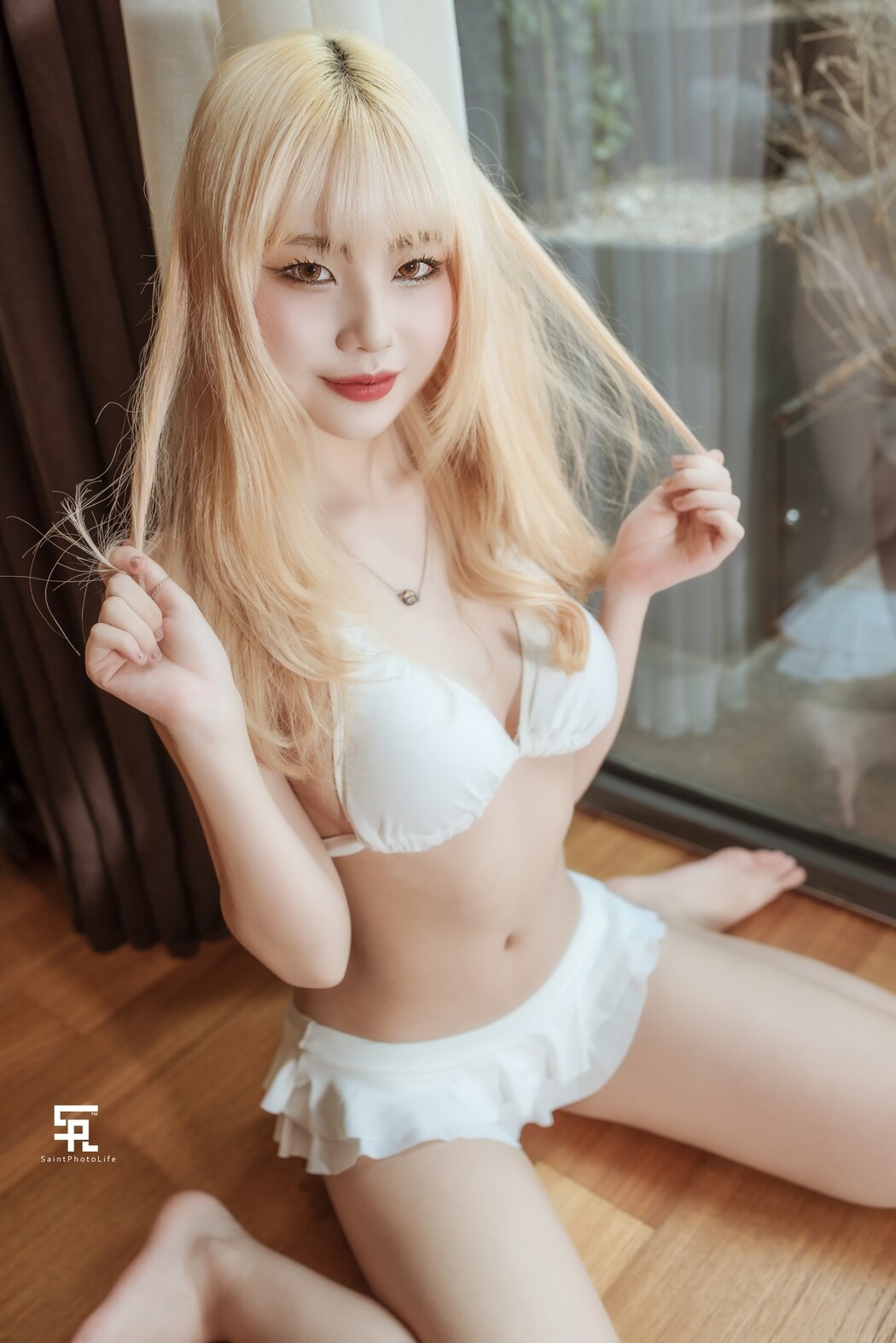 YUNA 윤아, [SAINT Photolife] Gold Set.01