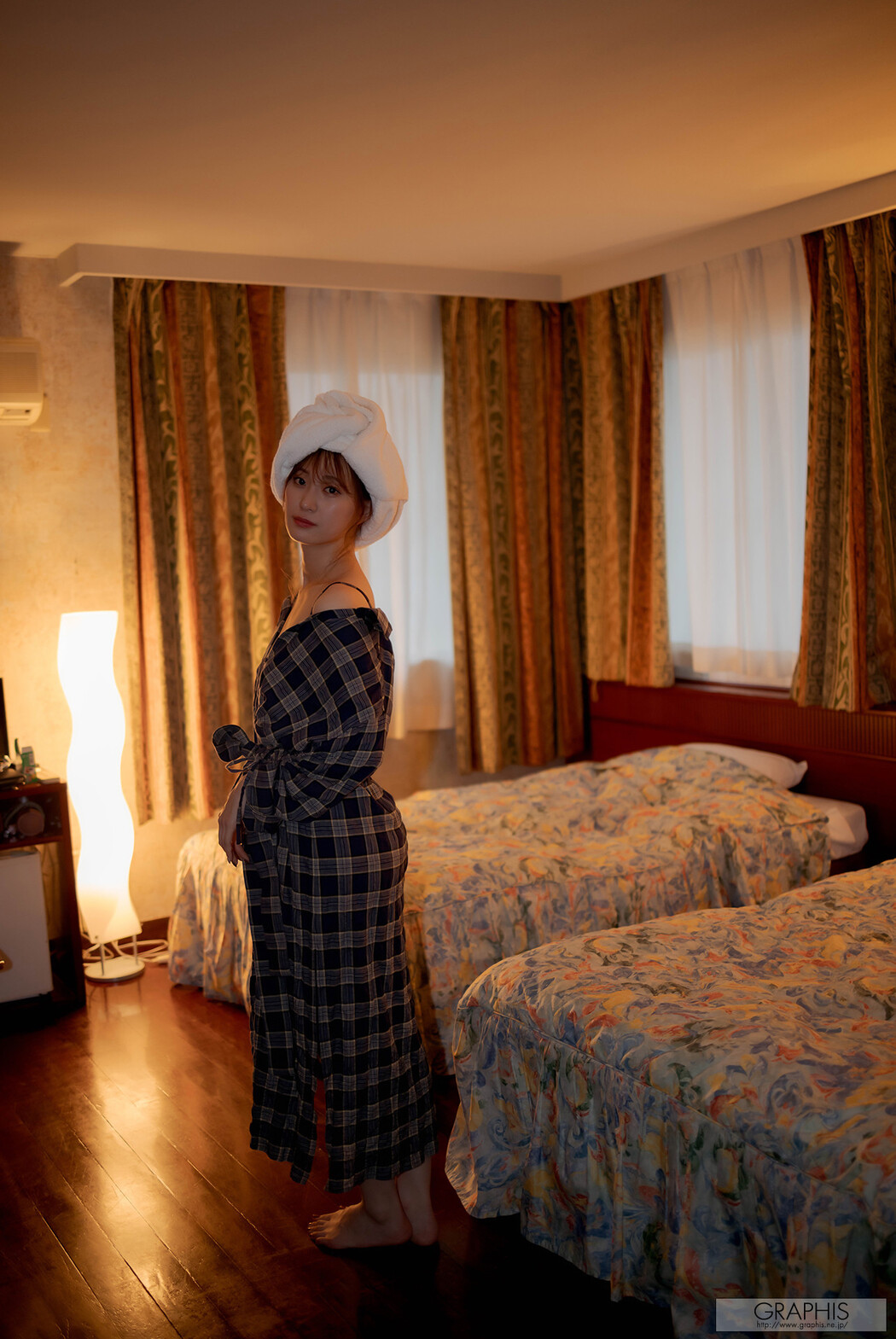 Akari Mitani 美谷朱里, [Graphis] Gals &#8220;Ravish&#8221; Vol.06