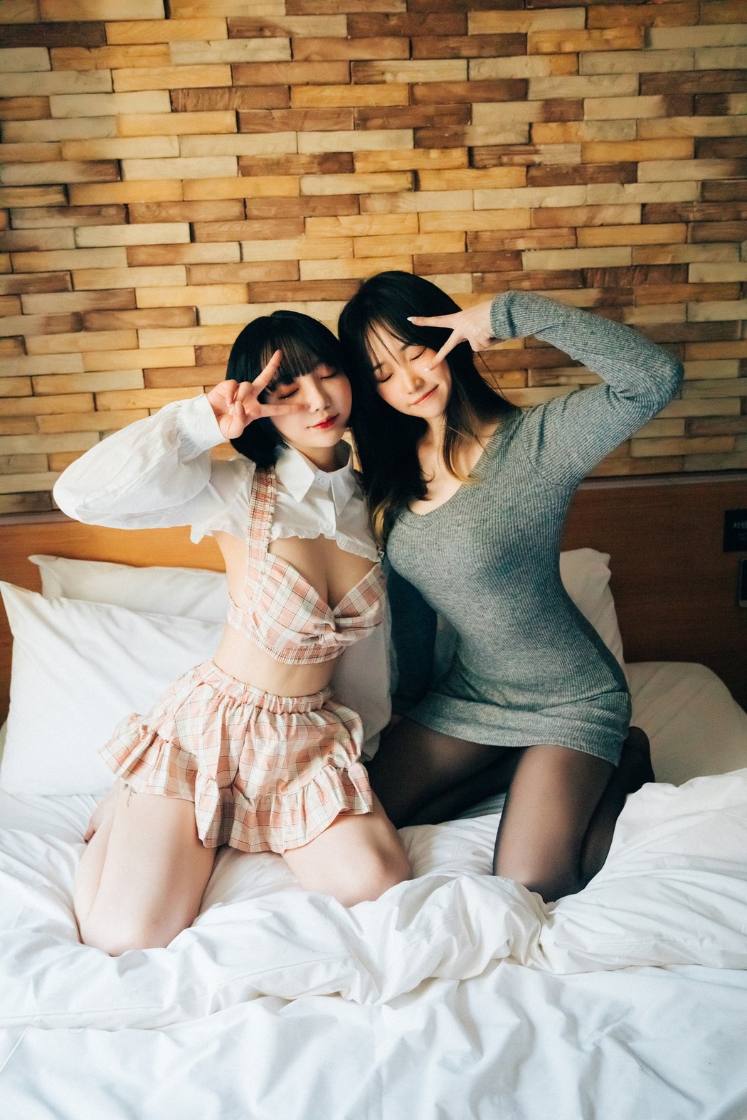 Son Yeeun 손예은, [LOOZY] Doube Date Ye-Eun Set.01 Cover Photo