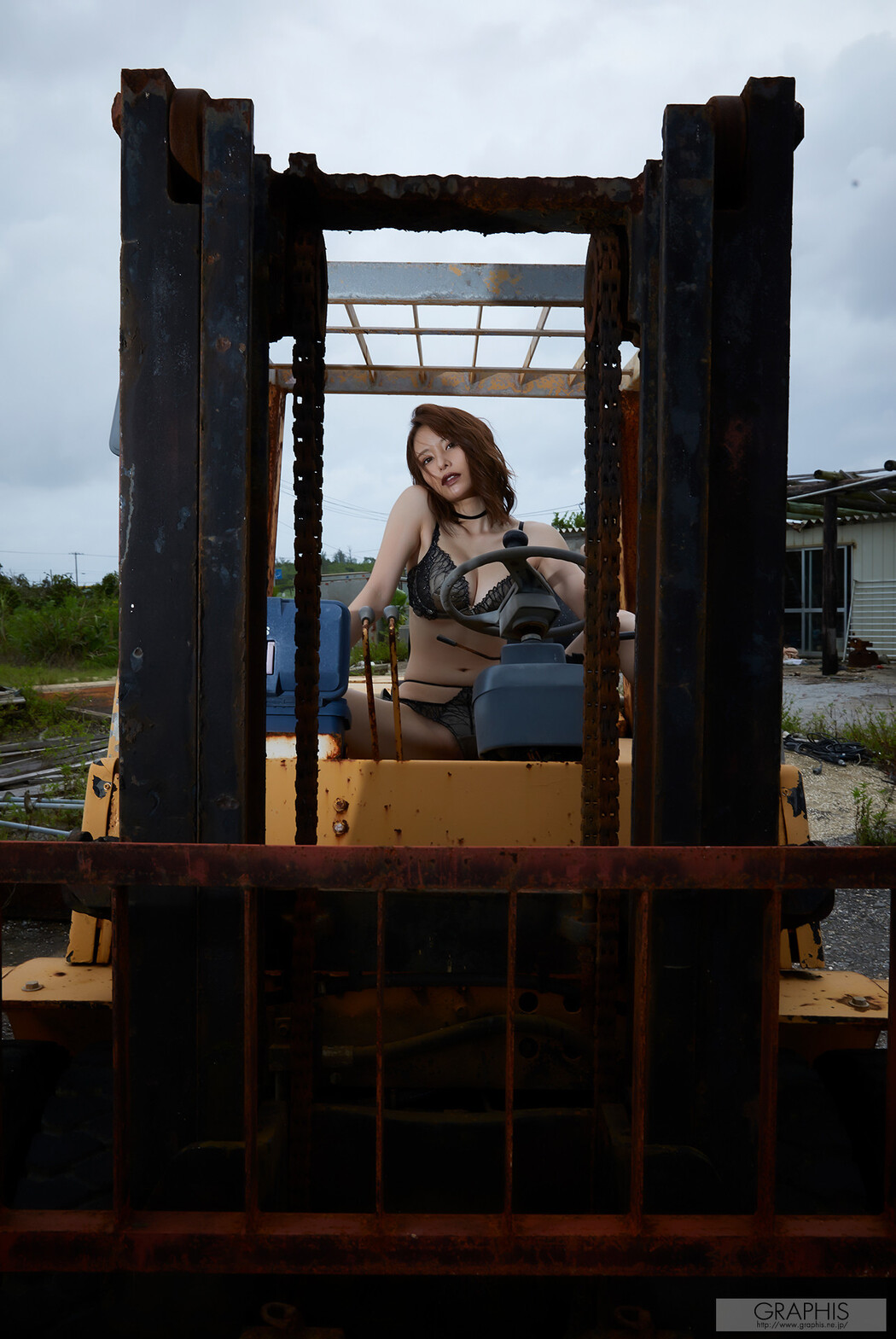 Mayuki Ito 伊藤舞雪, [Graphis] Gals &#8220;MORE&#8221; Vol.04