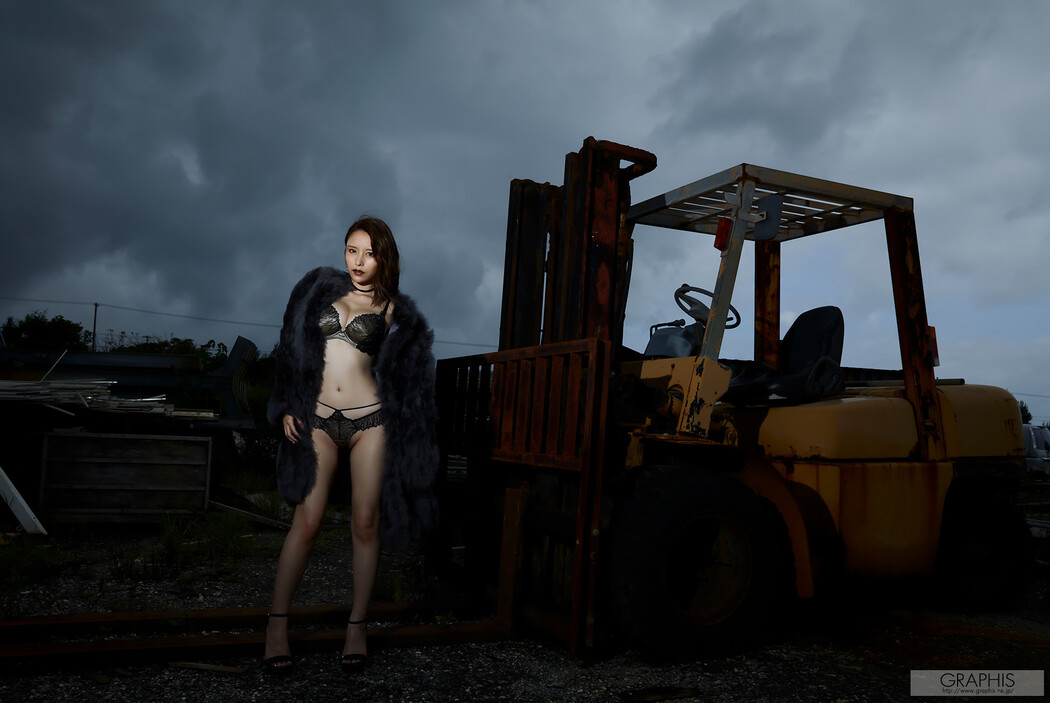 Mayuki Ito 伊藤舞雪, [Graphis] Gals &#8220;MORE&#8221; Vol.04