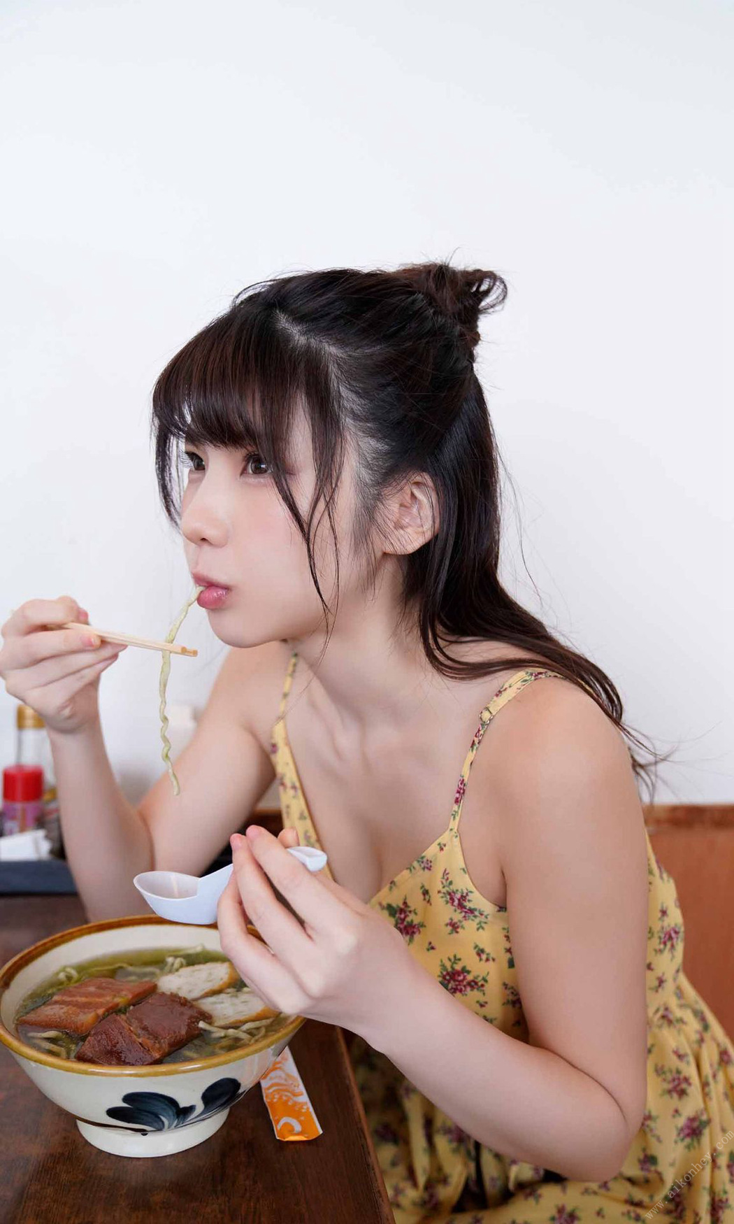 Enako えなこ, 週プレ Photo Book Calendar Girl Set.01