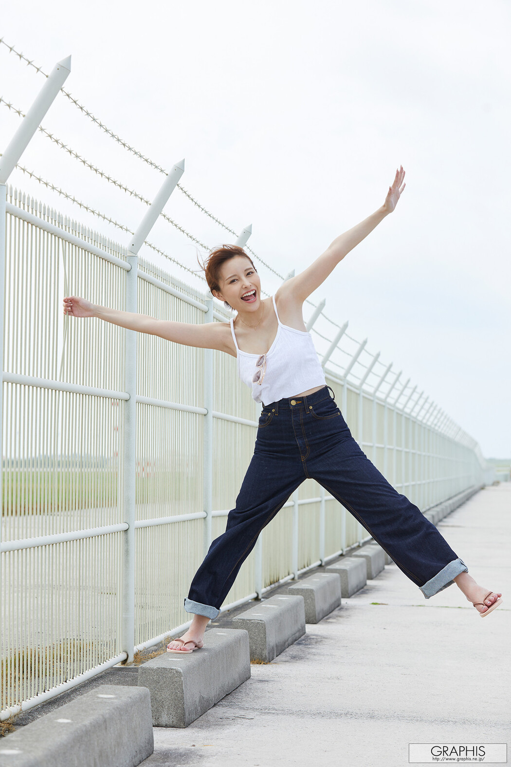 Mayuki Ito 伊藤舞雪, [Graphis] Gals 「MORE」 Vol.06