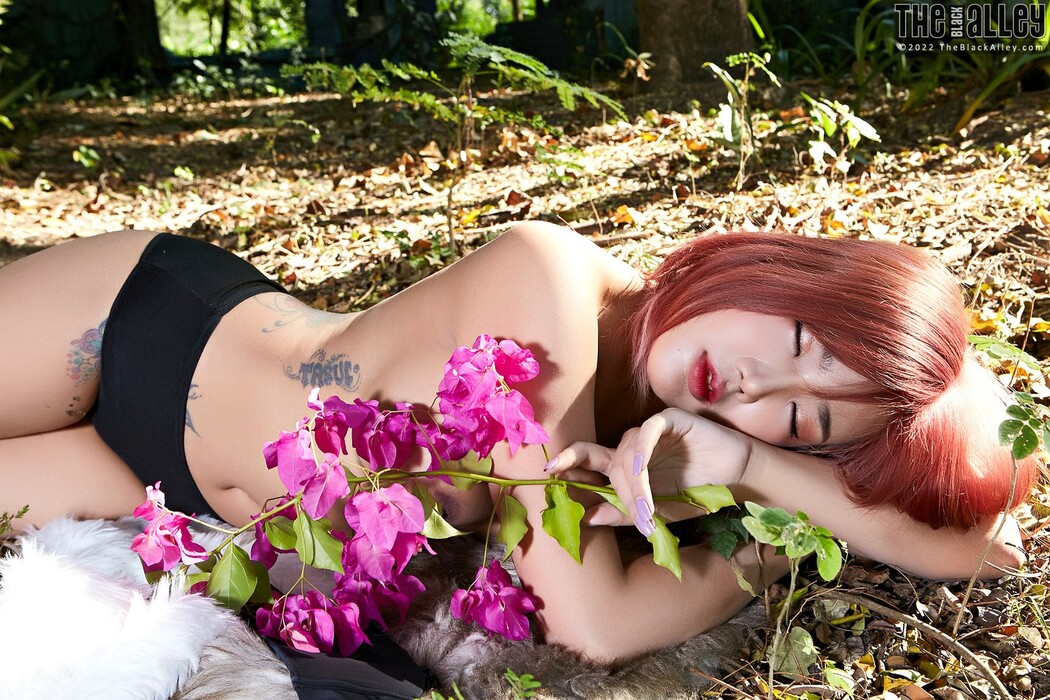 [The Black Alley] Niki Photo Set.25 (2021.12.21)