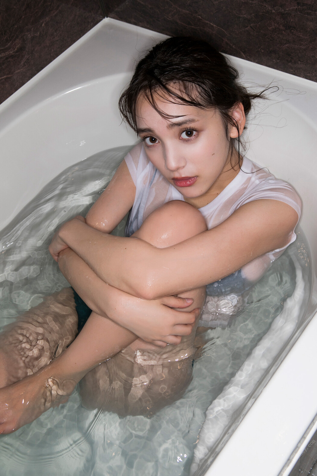 Sayaka Tomaru 都丸紗也華, FLASHデジタル写真集 着衣巨乳~ぴっちぴち~ Set.01