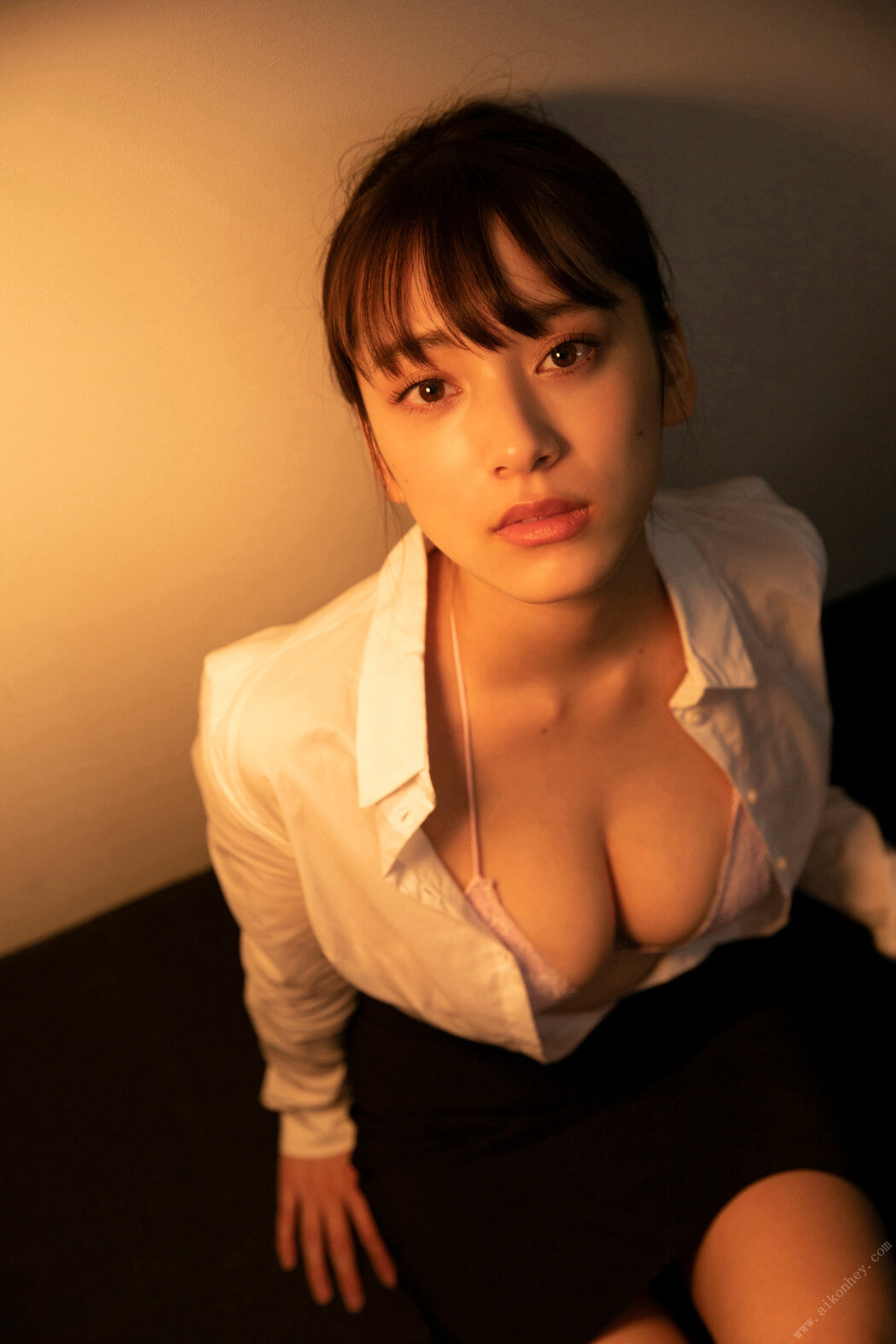 Sayaka Tomaru 都丸紗也華, FLASHデジタル写真集 着衣巨乳～ぴっちぴち～ Set.01