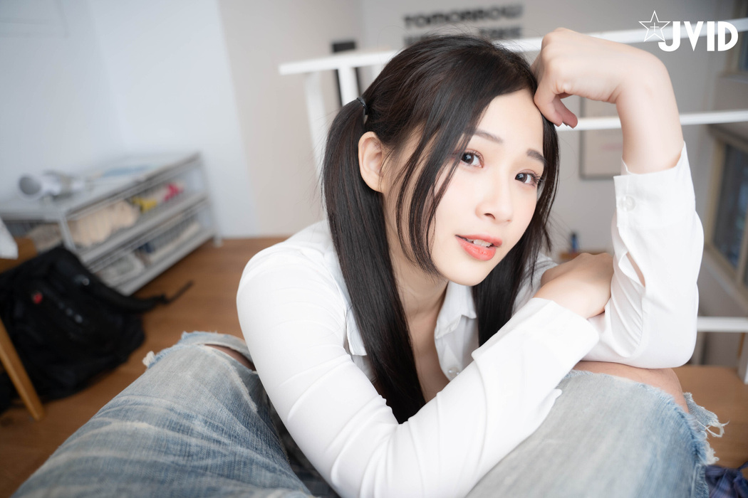 JVID精品 甜美女神婕咪 我喜歡在學長的胯下 穿著制服讓學長插入亂操