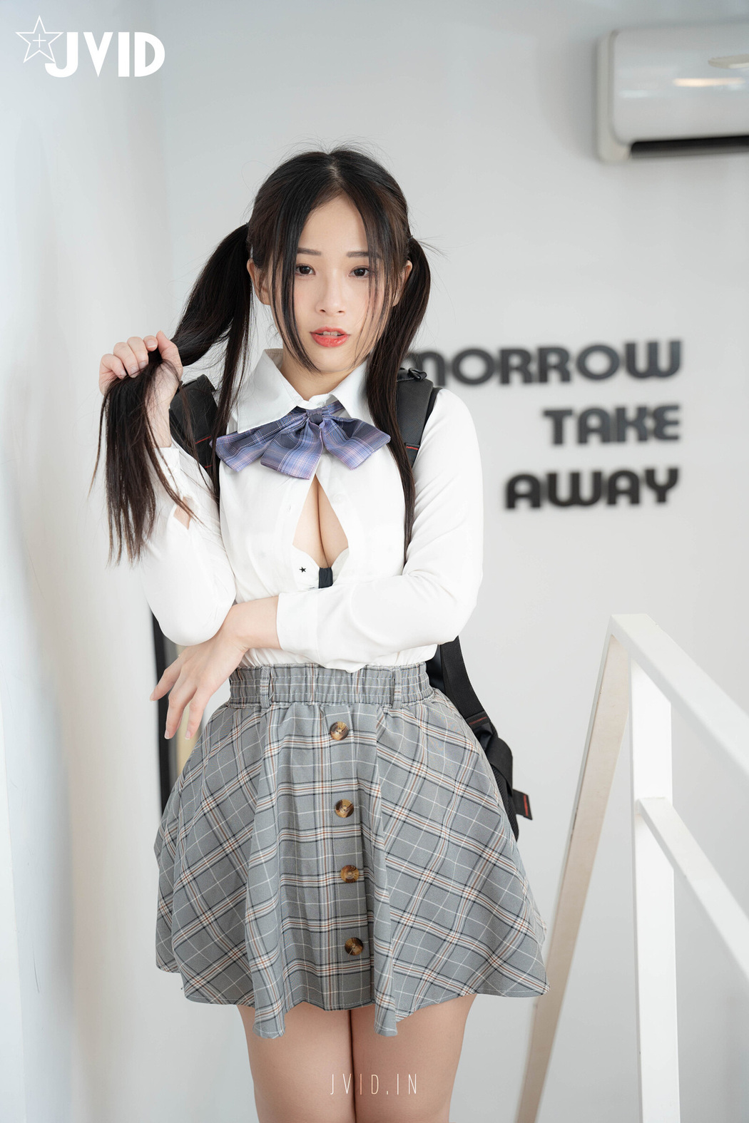 JVID精品 甜美女神婕咪 我喜歡在學長的胯下 穿著制服讓學長插入亂操