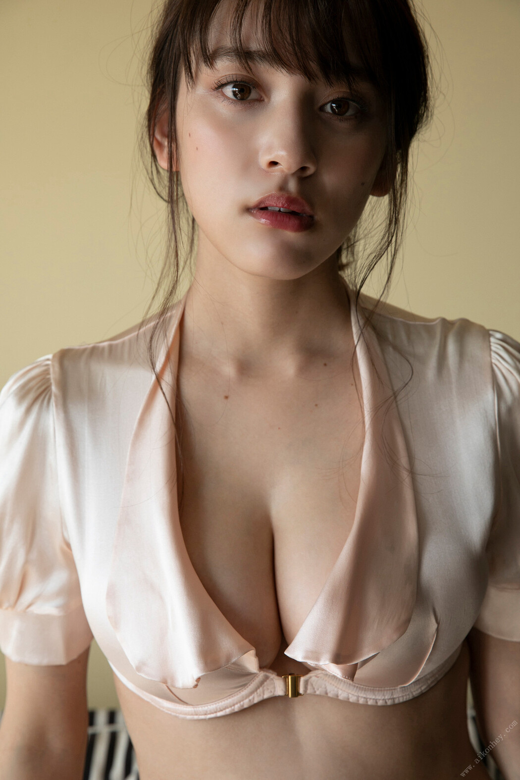 Sayaka Tomaru 都丸紗也華, FLASHデジタル写真集 着衣巨乳~ぴっちぴち~ Set.02