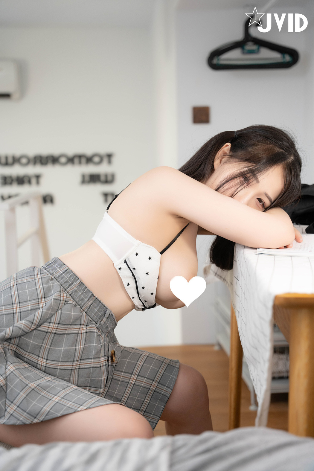 JVID精品 甜美女神婕咪 我喜歡在學長的胯下 穿著制服讓學長插入亂操