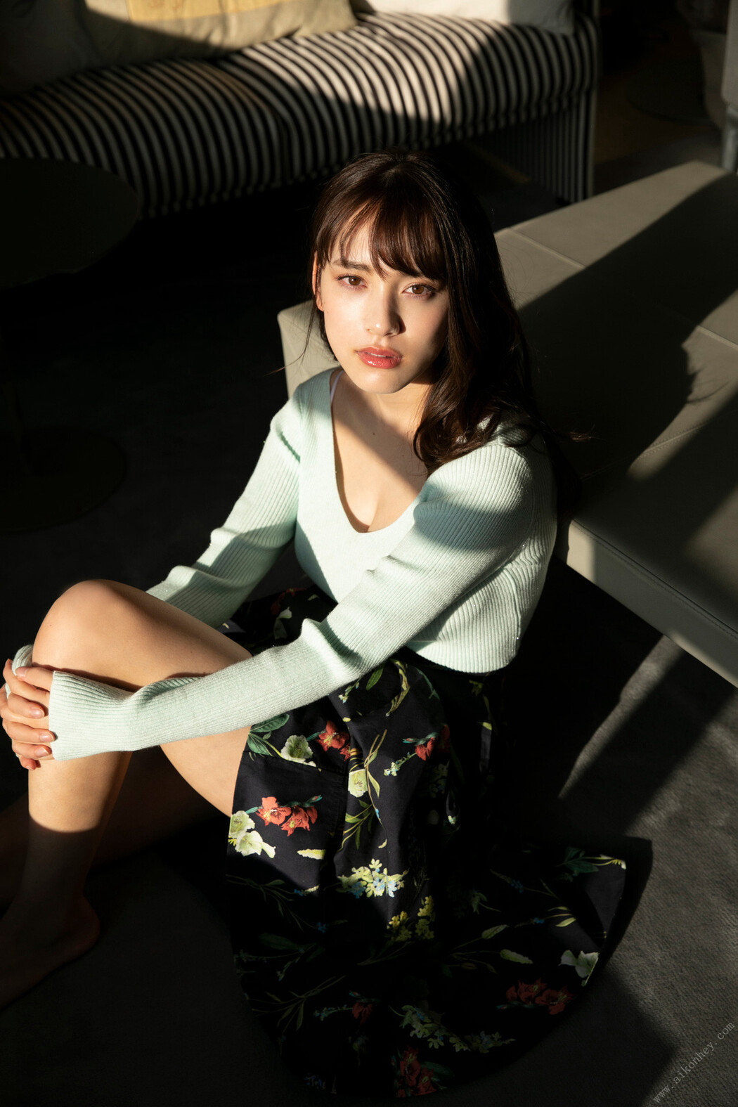 Sayaka Tomaru 都丸紗也華, FLASHデジタル写真集 着衣巨乳～ぴっちぴち～ Set.03