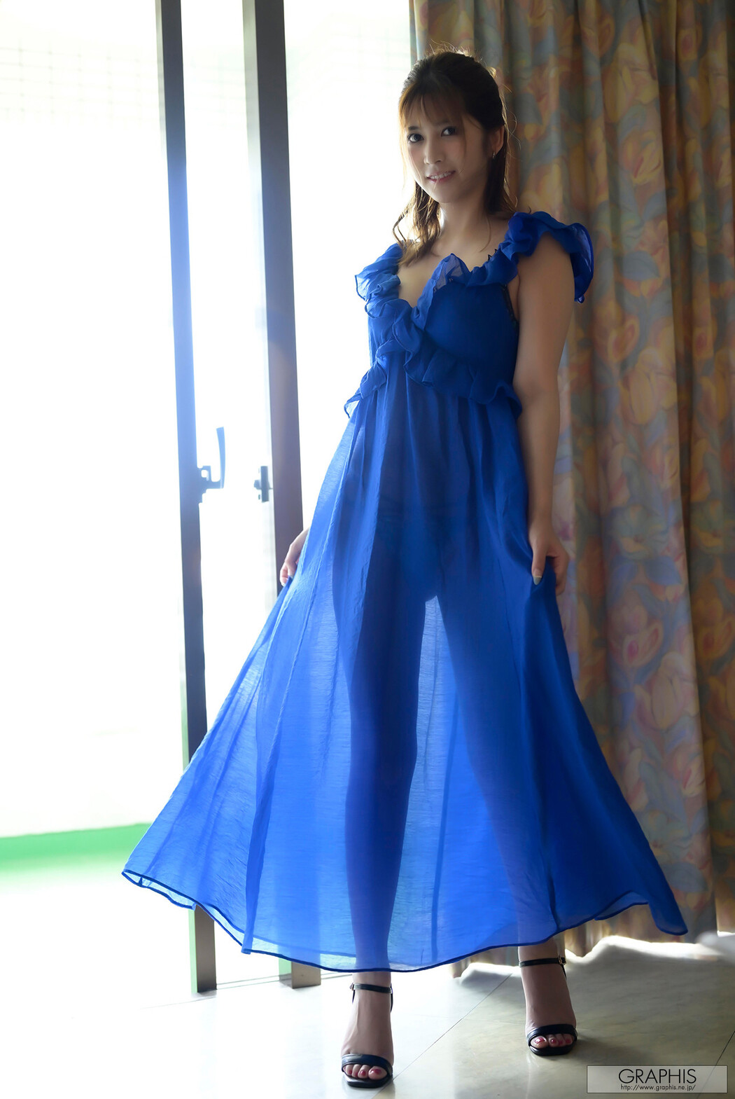 Riri Nanatsumori 七ツ森りり, [Graphis] Gals 「Head Over Heels!」 Vol.01